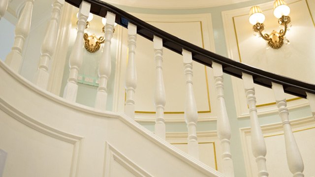 traditional colonial staircase mansion balustrade